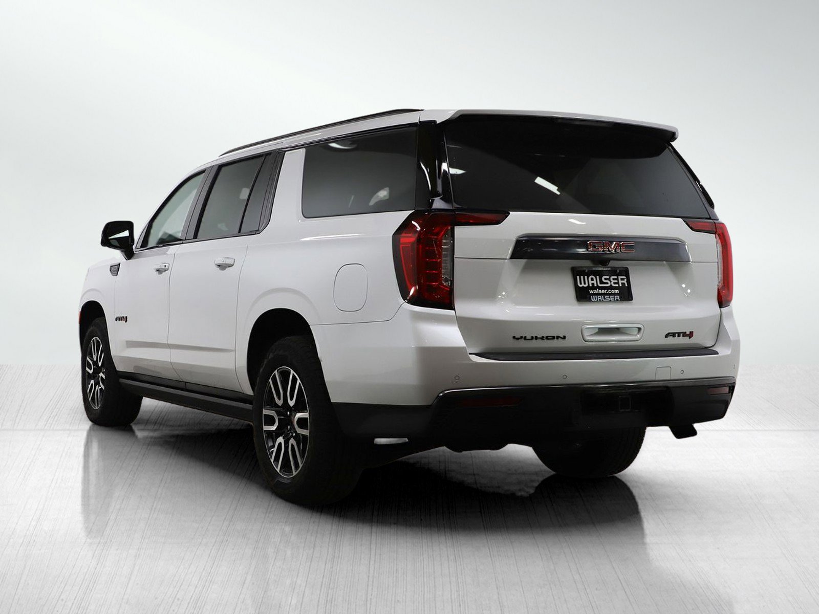 Used 2023 GMC Yukon XL AT4 w/ AT4 Premium Plus Package image 3