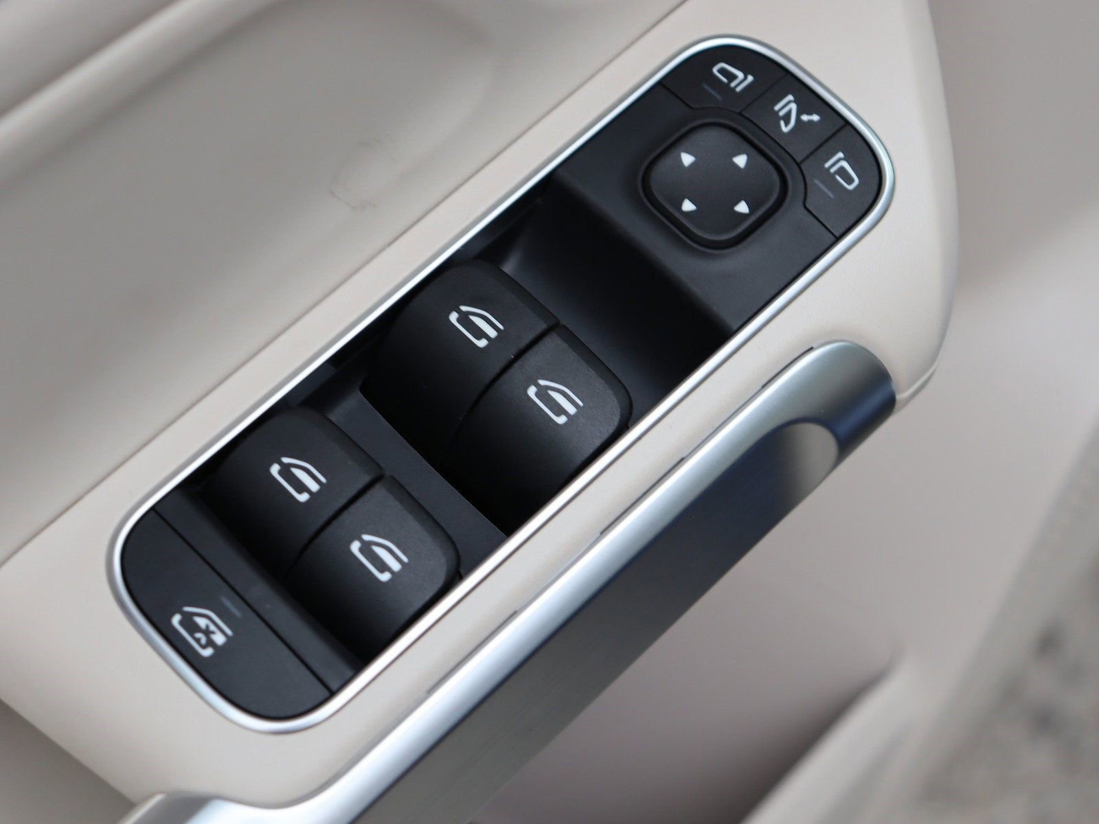 Used 2025 Mercedes-Benz GLB 250 image 36