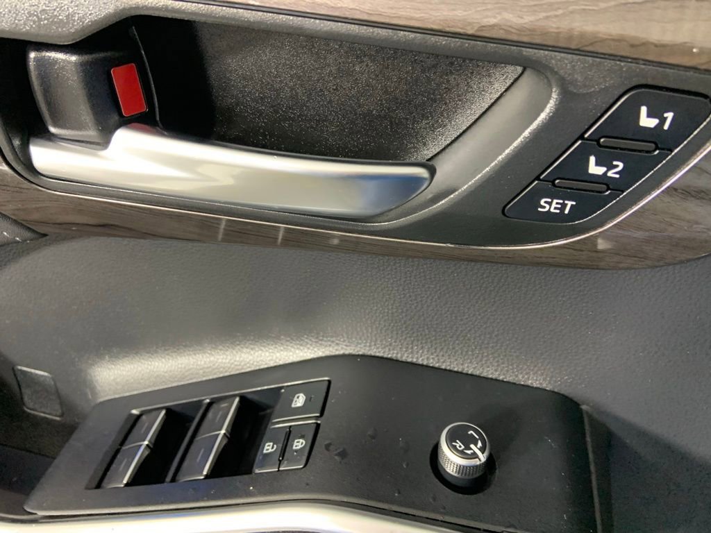 Used 2020 Toyota Highlander Platinum AWD/4WD image 30