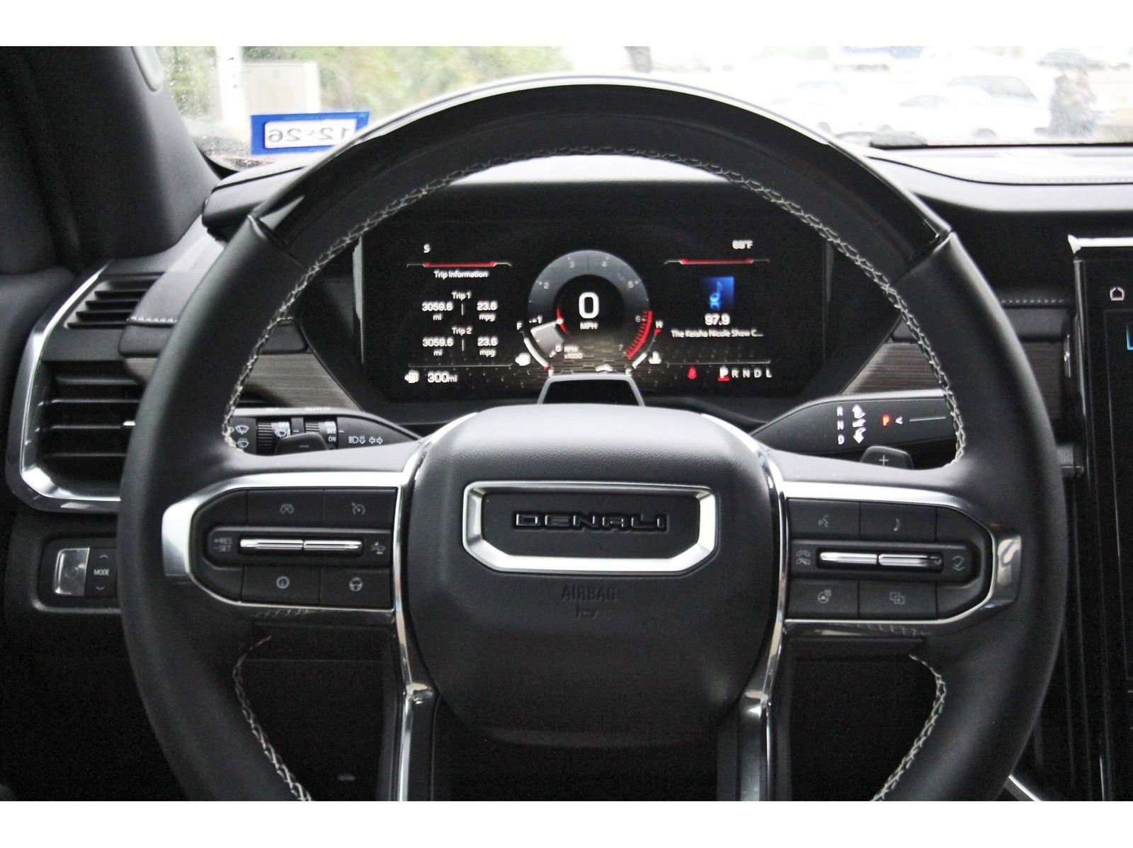 Used 2025 GMC Acadia Denali w/ Super Cruise Package FWD image 13