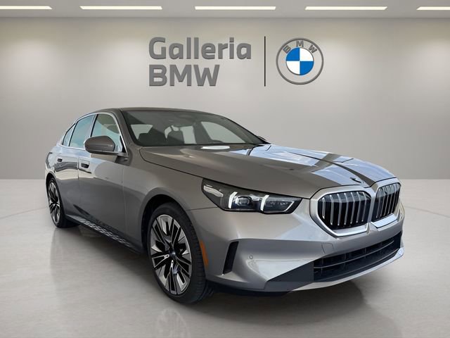 Used 2025 BMW 530i w/ Premium Package image 3