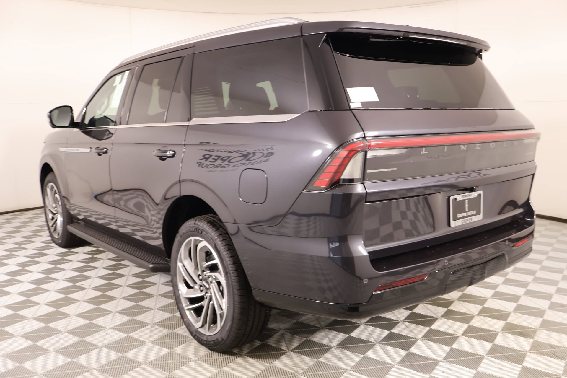 New 2026 Lincoln Navigator Premiere AWD/4WD image 23
