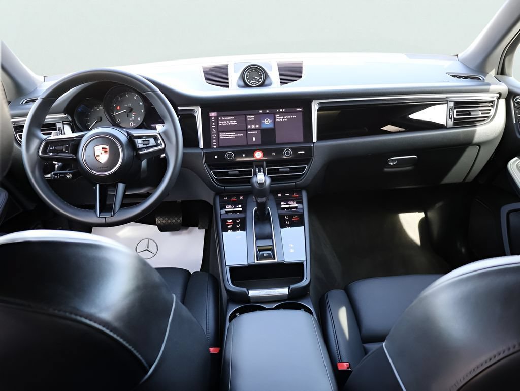 Used 2025 Porsche Macan AWD/4WD image 19