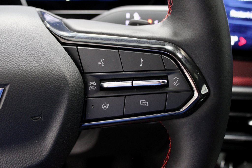 Used 2024 Chevrolet Traverse RS image 34