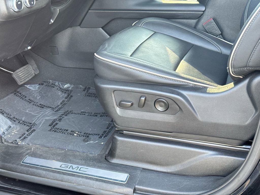 Used 2024 GMC Yukon SLT image 23