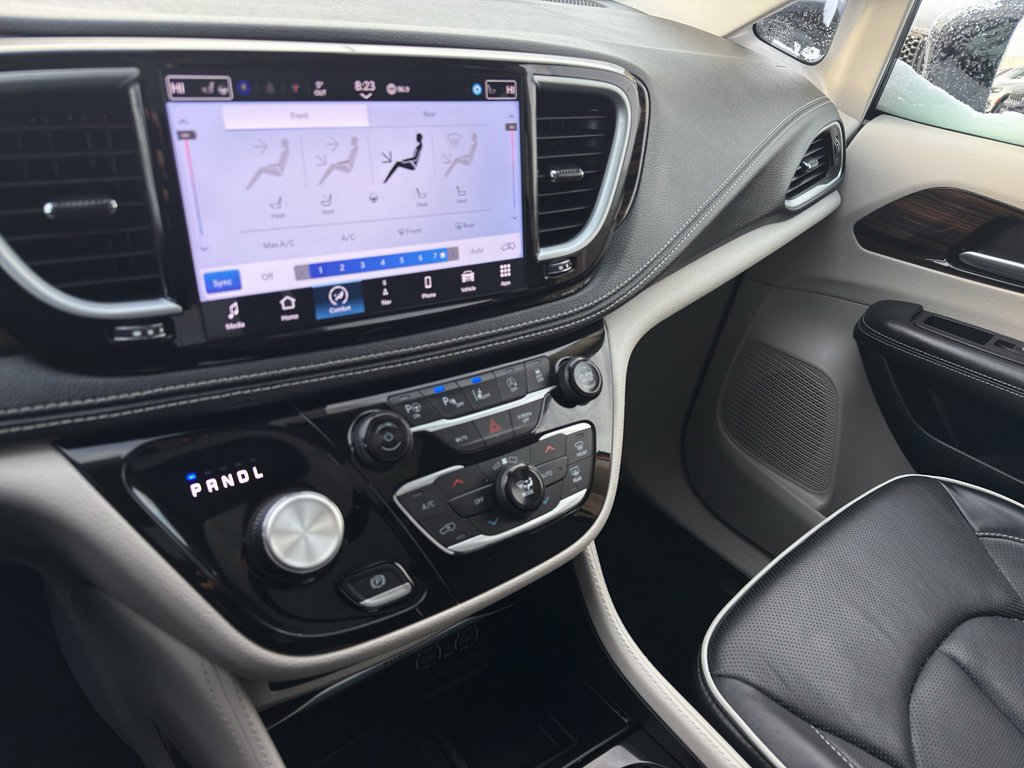Used 2024 Chrysler Pacifica Limited image 20