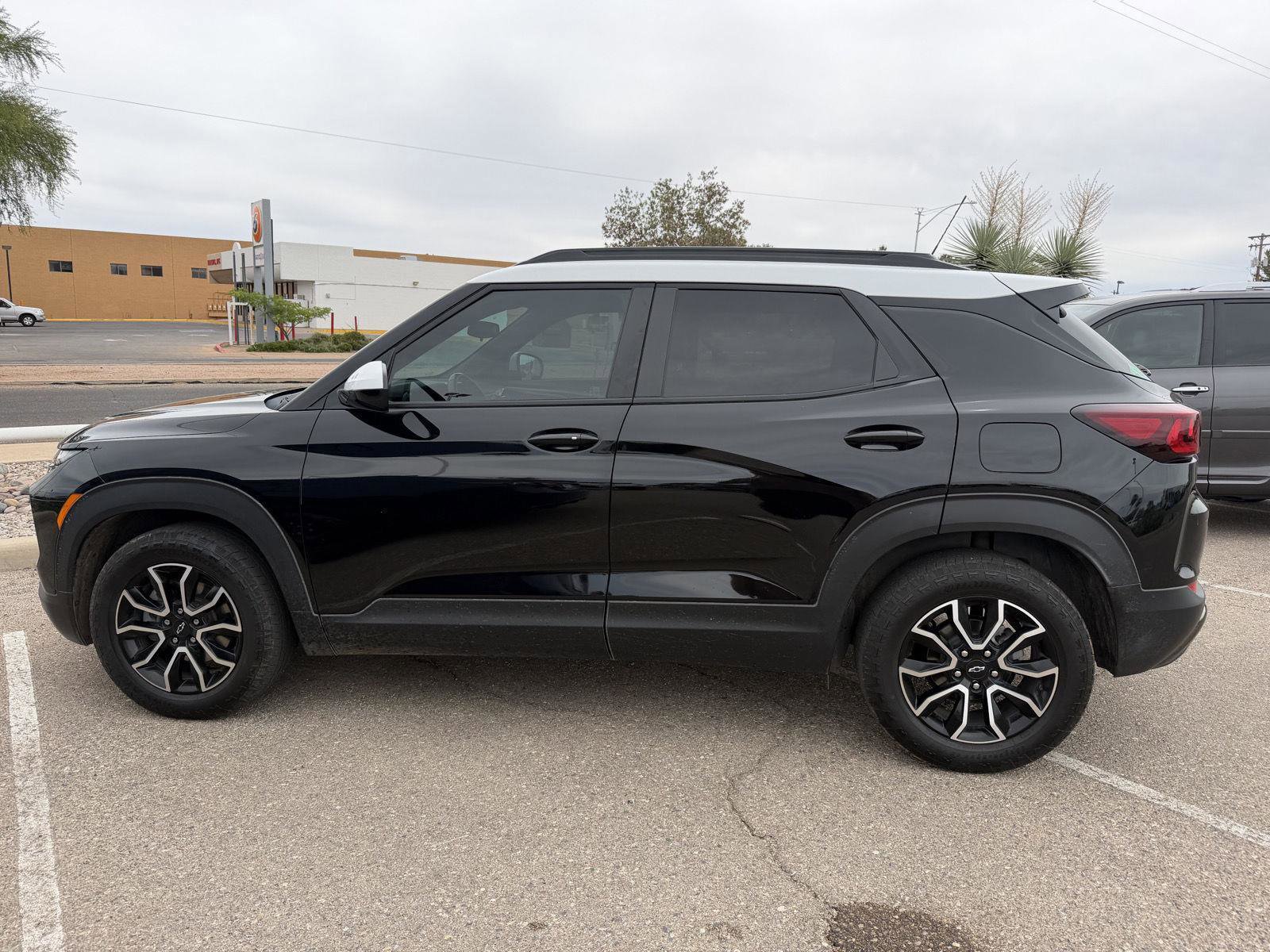 Used 2025 Chevrolet TrailBlazer ACTIV w/ Driver Confidence Package FWD image 2