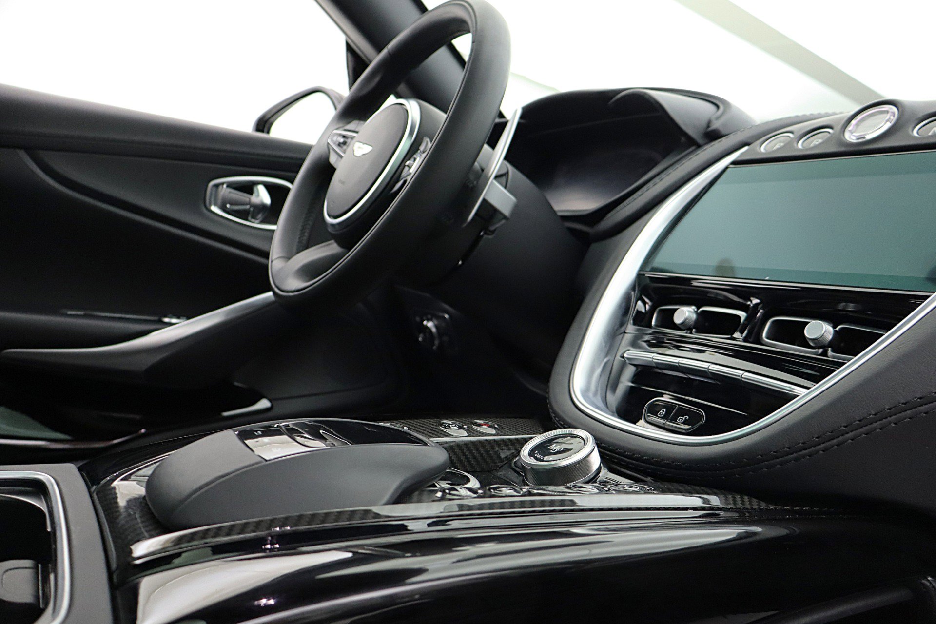 Used 2023 Aston Martin DBX 707 image 32