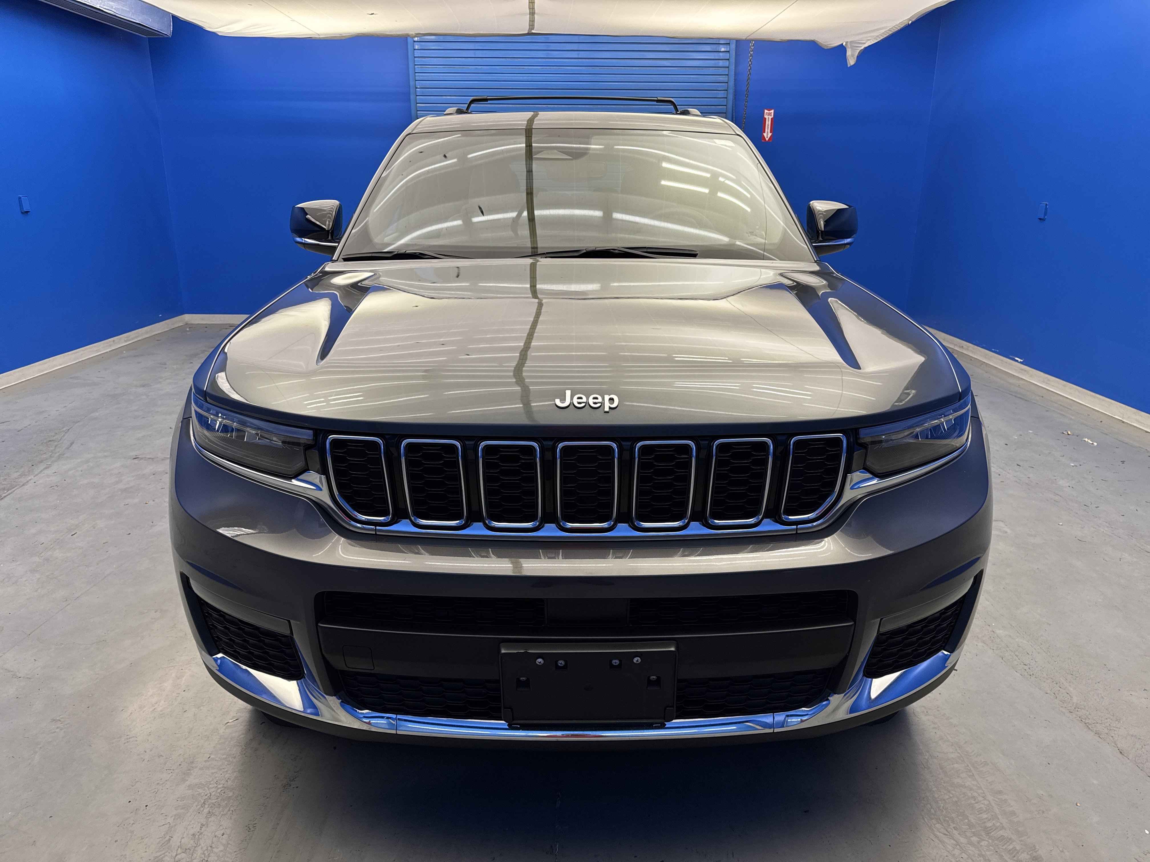 Used 2023 Jeep Grand Cherokee L Limited image 3