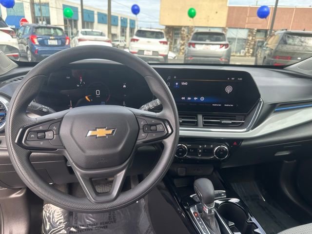 Used 2025 Chevrolet Trax LT image 11