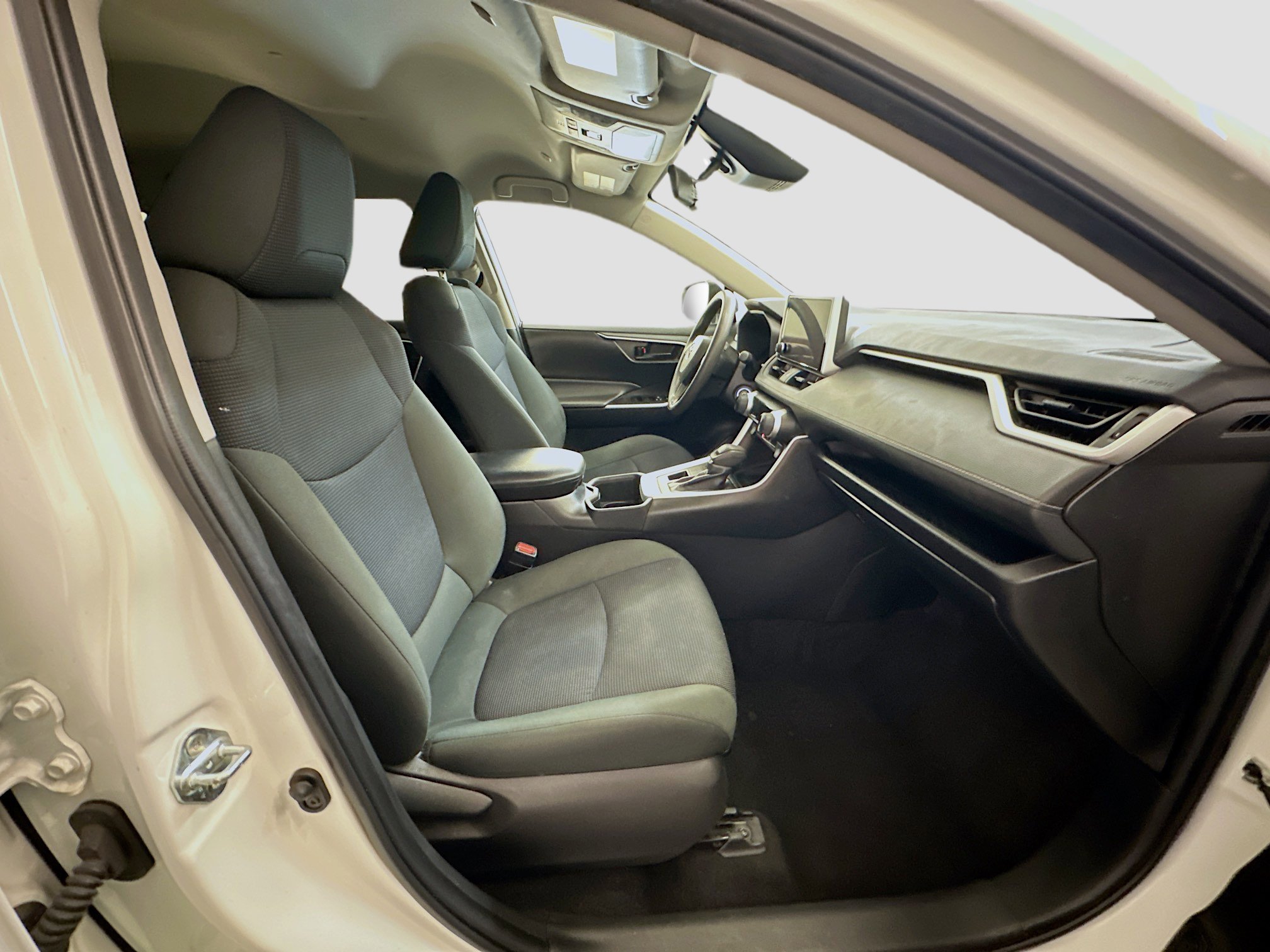 Used 2024 Toyota RAV4 LE image 32