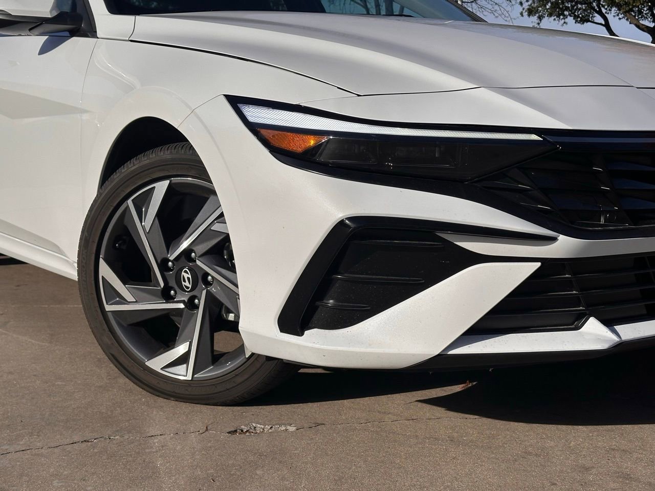 Certified 2025 Hyundai Elantra Limited image 2