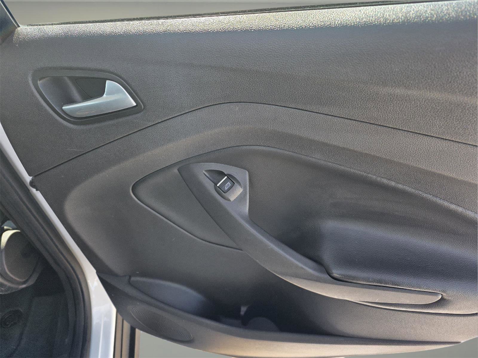 Used 2015 Ford C-MAX SE image 27