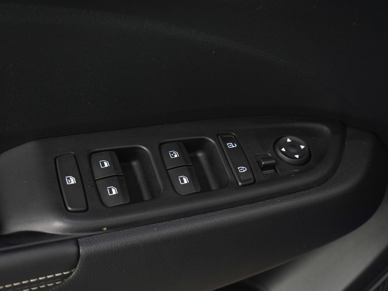 Used 2023 Hyundai Venue Limited image 22