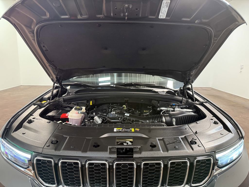 Used 2024 Jeep Grand Cherokee Overland AWD/4WD image 85