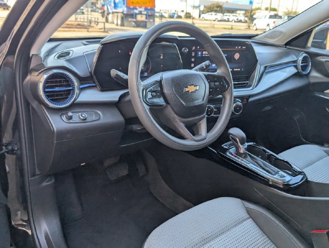 Certified 2025 Chevrolet Trax LT FWD image 4
