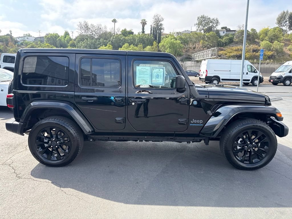 Certified 2025 Jeep Wrangler Unlimited Sahara w/ Safety Group AWD/4WD image 9