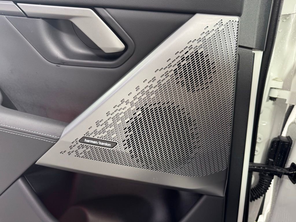 Used 2025 BMW i5 xDrive40 w/ M Sport Package image 24