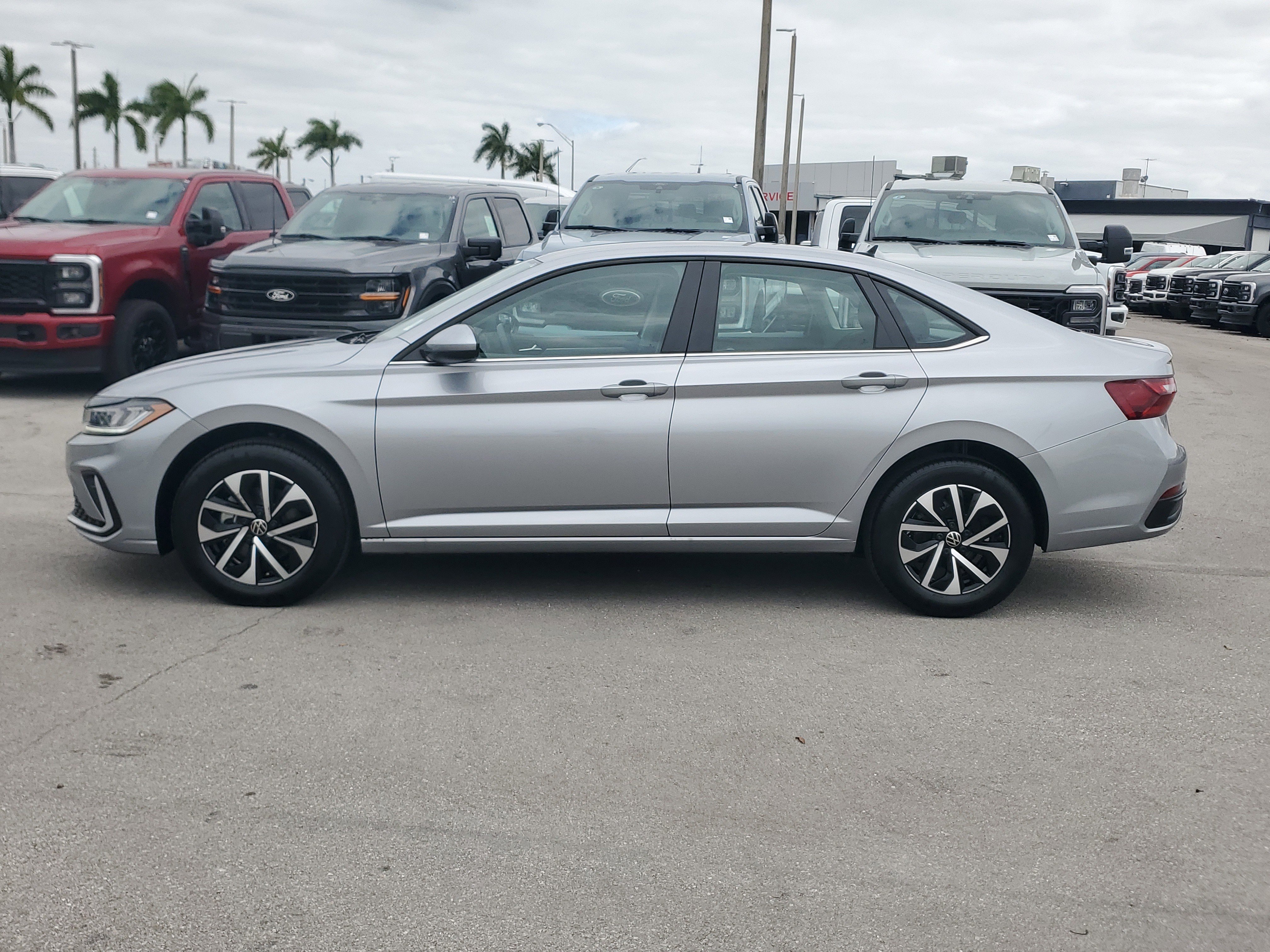 Used 2025 Volkswagen Jetta S image 8