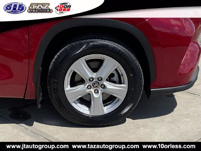 Used 2020 Toyota Highlander LE AWD/4WD image 9
