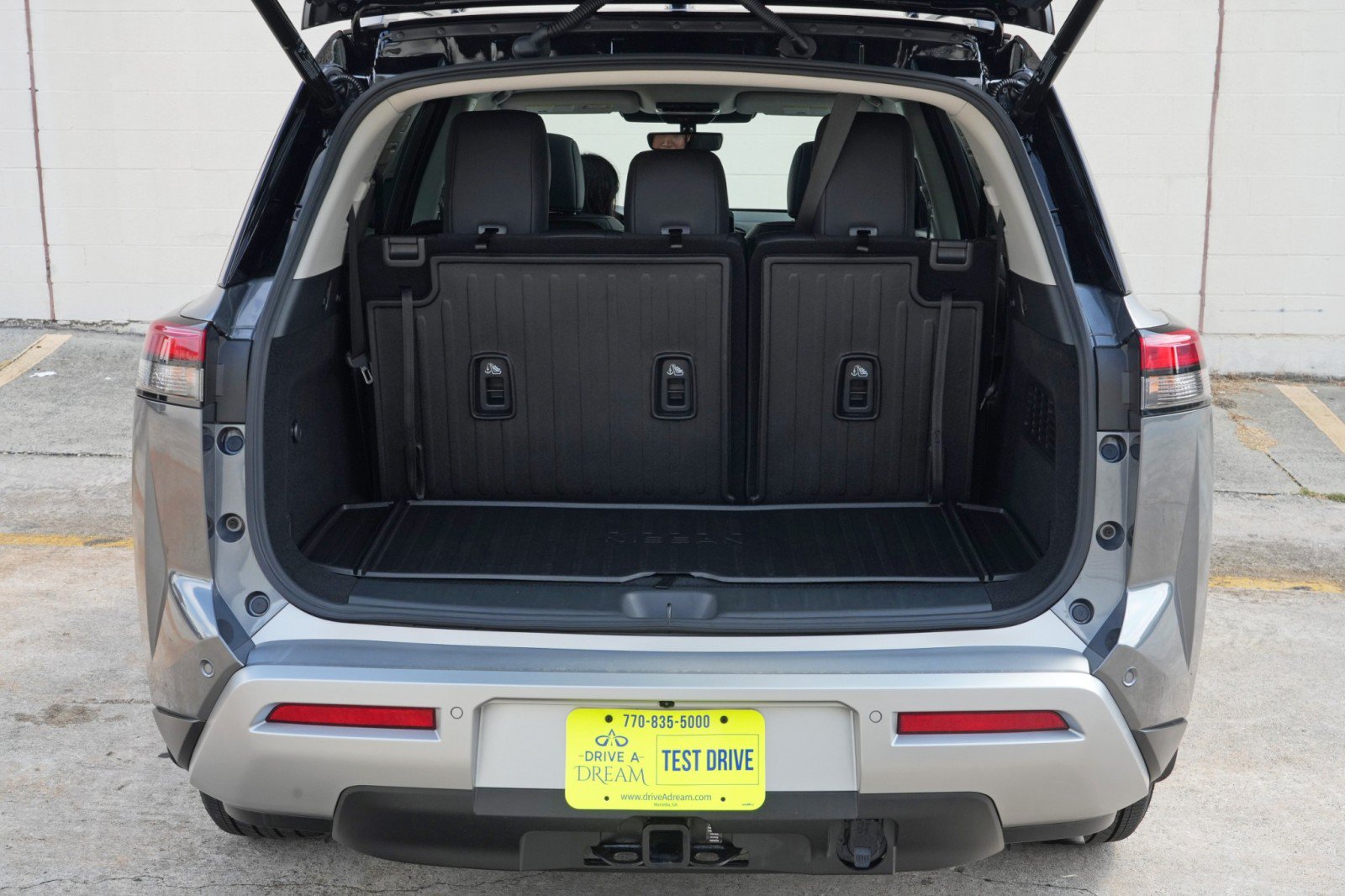 Used 2025 Nissan Pathfinder Platinum AWD/4WD image 10