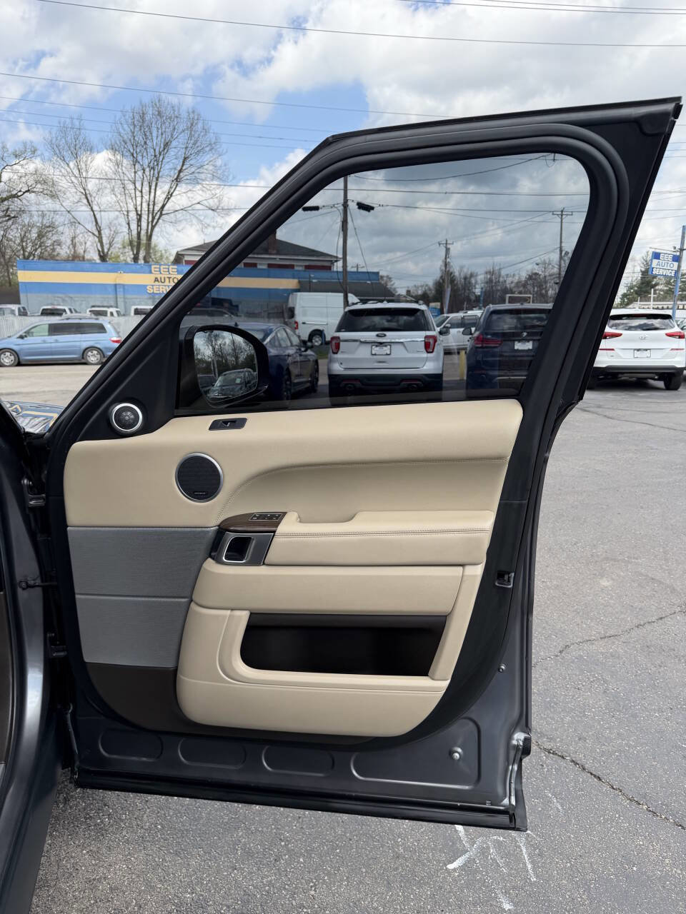Used 2014 Land Rover Range Rover Sport HSE image 18