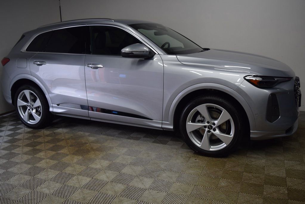 New 2025 Audi Q5 Prestige image 3