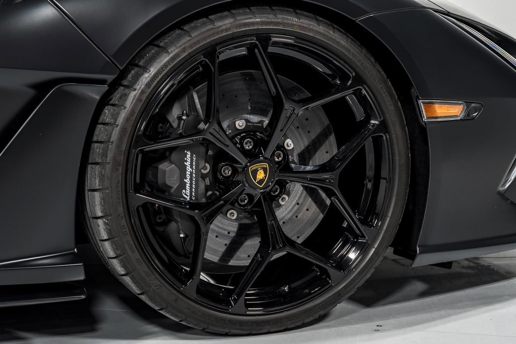 Used 2024 Lamborghini Revuelto image 45