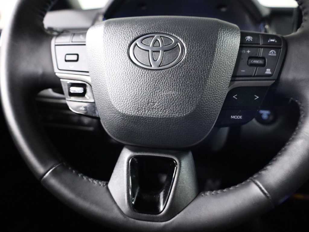 Used 2025 Toyota Camry XSE FWD image 38