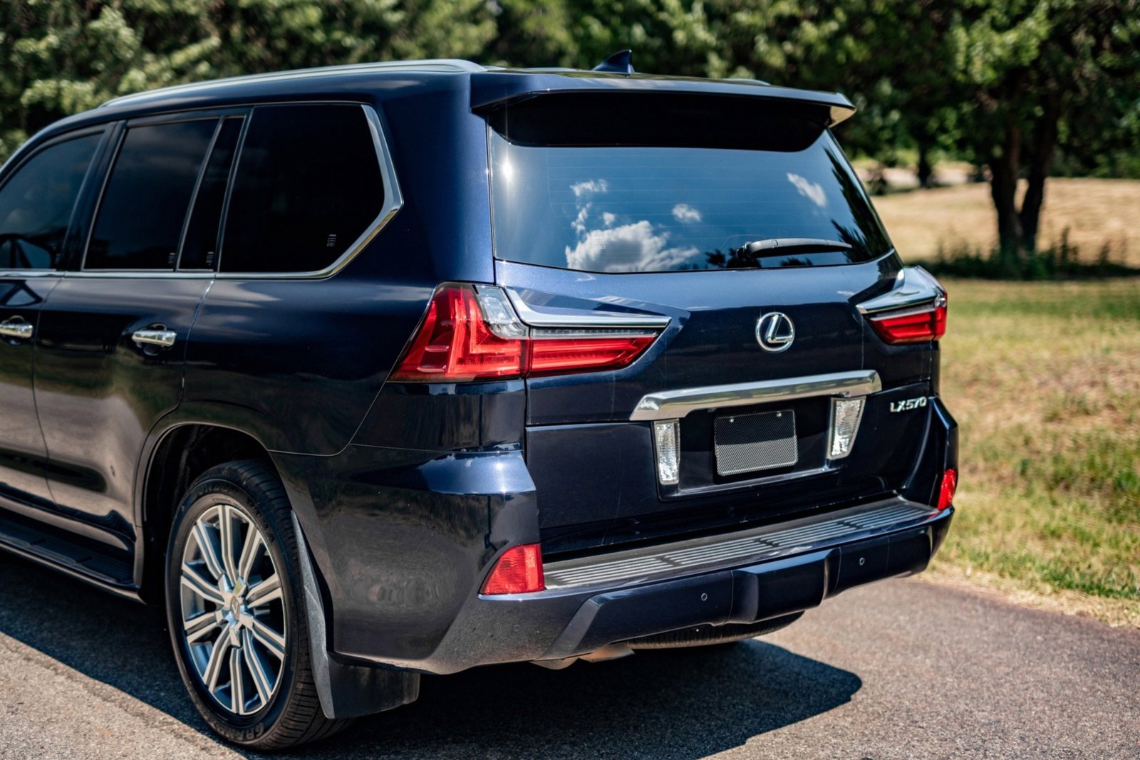 Used 2017 Lexus LX 570 4WD w/ Luxury Package image 22