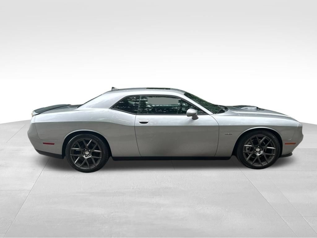 Used 2016 Dodge Challenger R/T RWD image 7