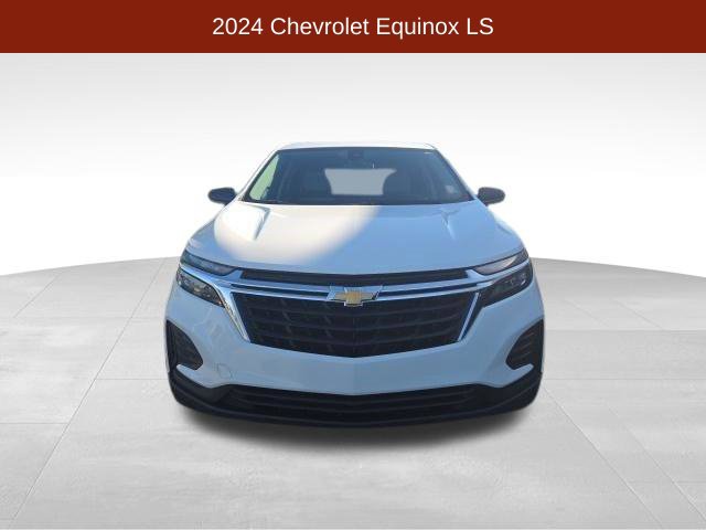 Used 2024 Chevrolet Equinox LS w/ LS Convenience Package AWD/4WD image 2