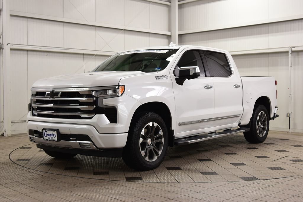 Used 2024 Chevrolet Silverado 1500 High Country w/ High Country Premium Package image 3