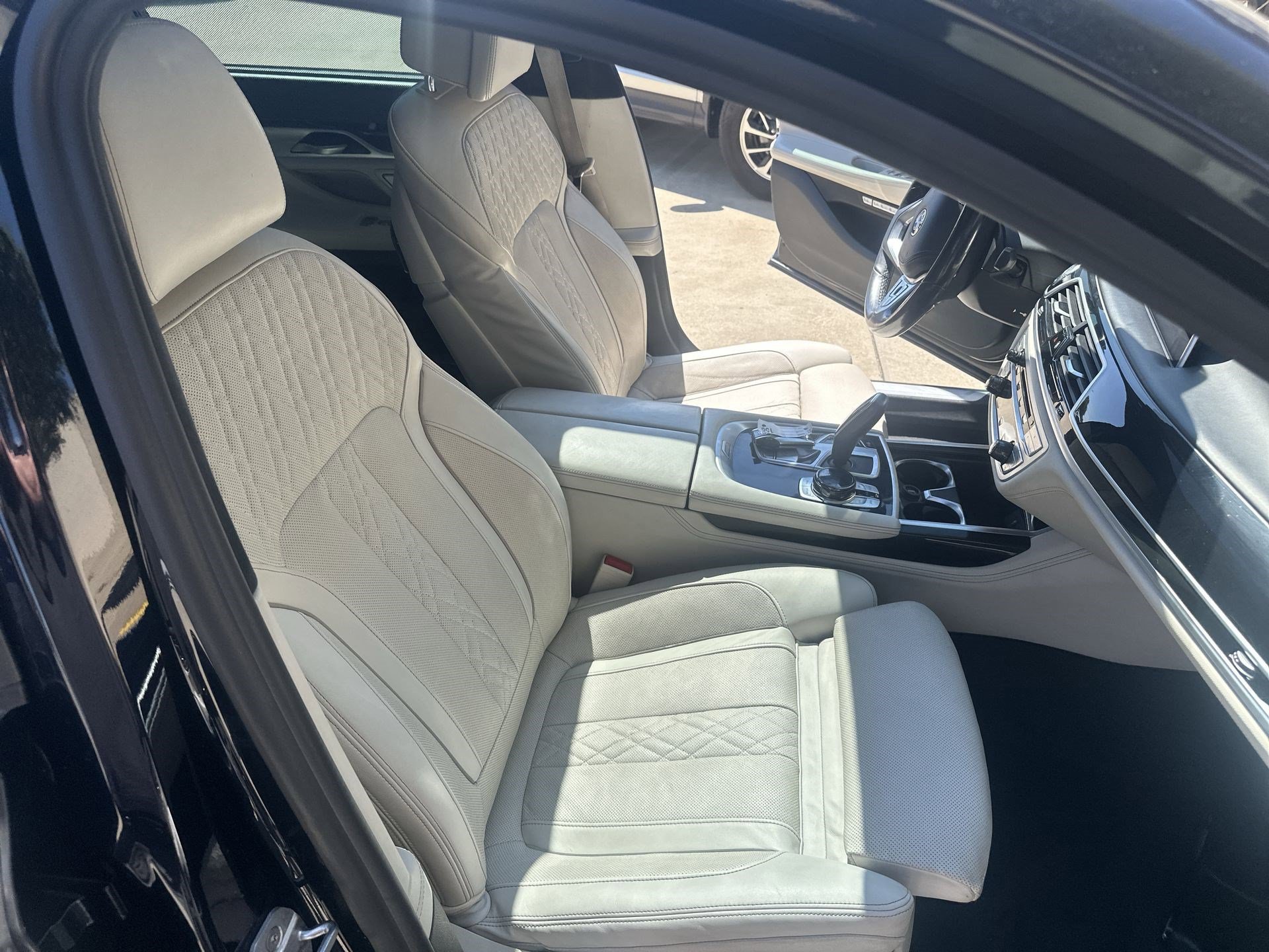Used 2018 BMW 750i xDrive AWD/4WD image 27