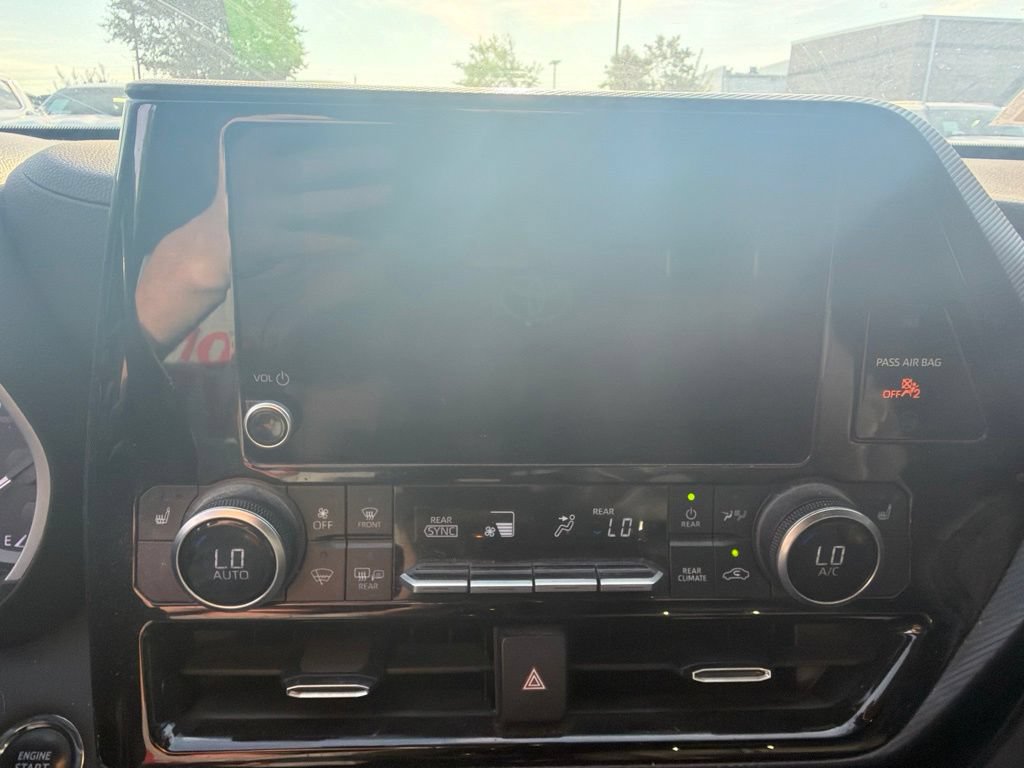Used 2023 Toyota Highlander XSE FWD image 10