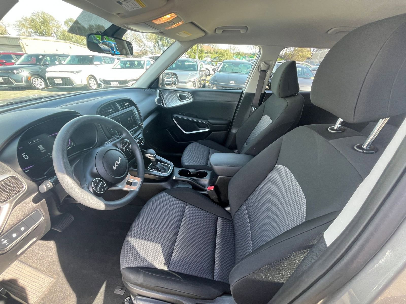 Used 2025 Kia Soul LX w/ LX Technology Package FWD image 22