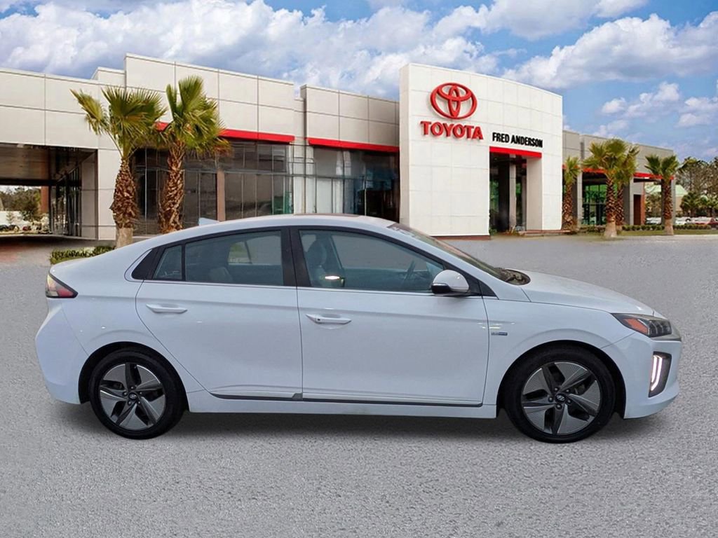 Used 2020 Hyundai Ioniq SEL image 3