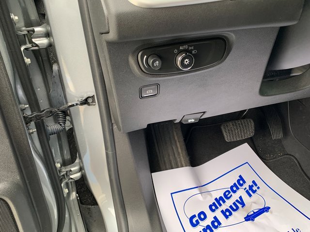 Used 2024 GMC Terrain SLE w/ Driver Convenience Package image 24