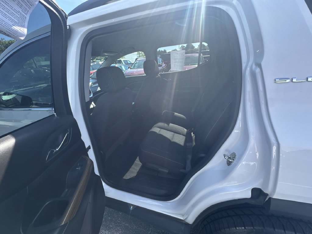 Used 2021 GMC Acadia SLE w/ Driver Convenience Package FWD image 24