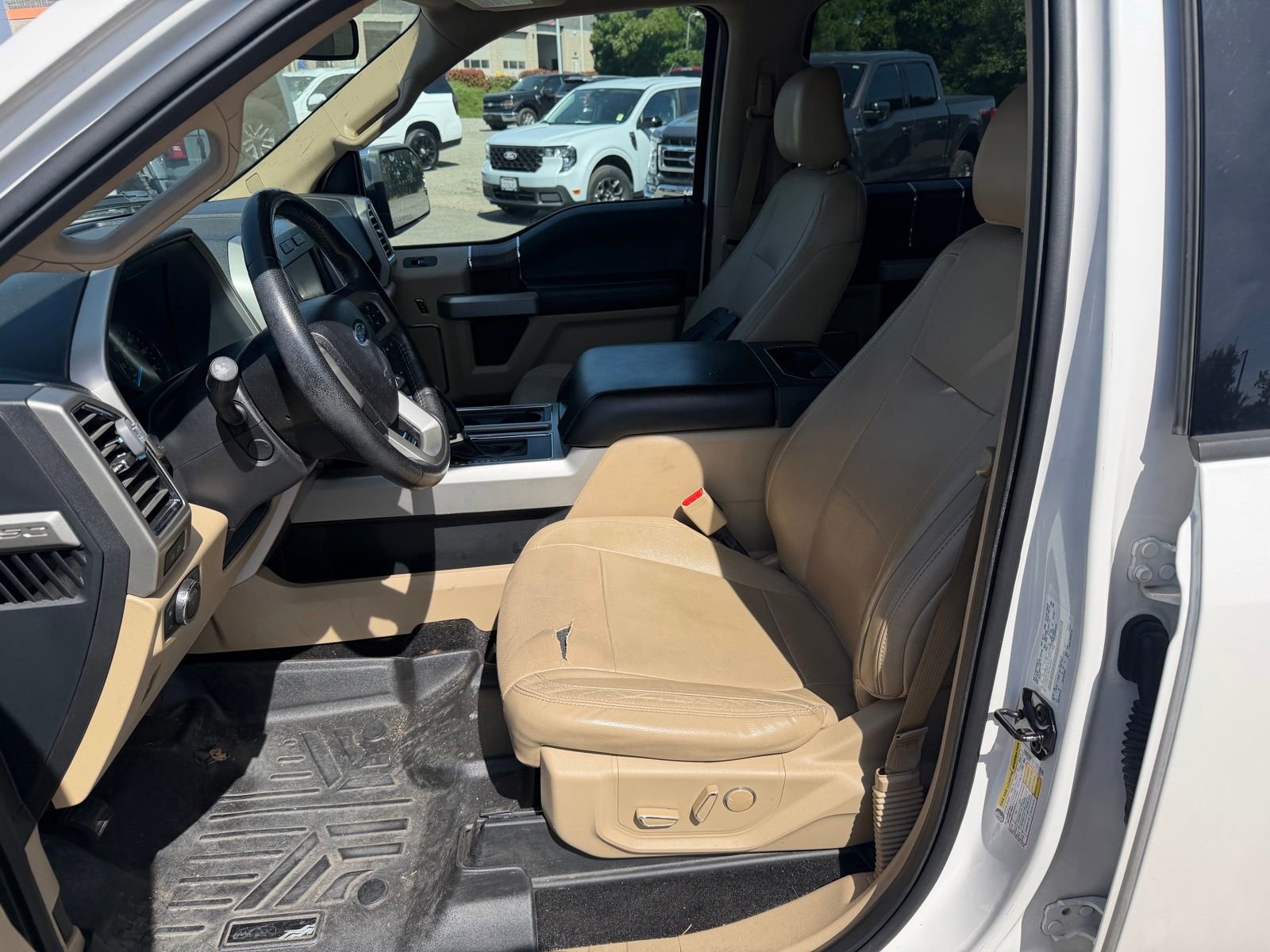 Used 2015 Ford F150 Lariat w/ Equipment Group 502A Luxury AWD/4WD image 10