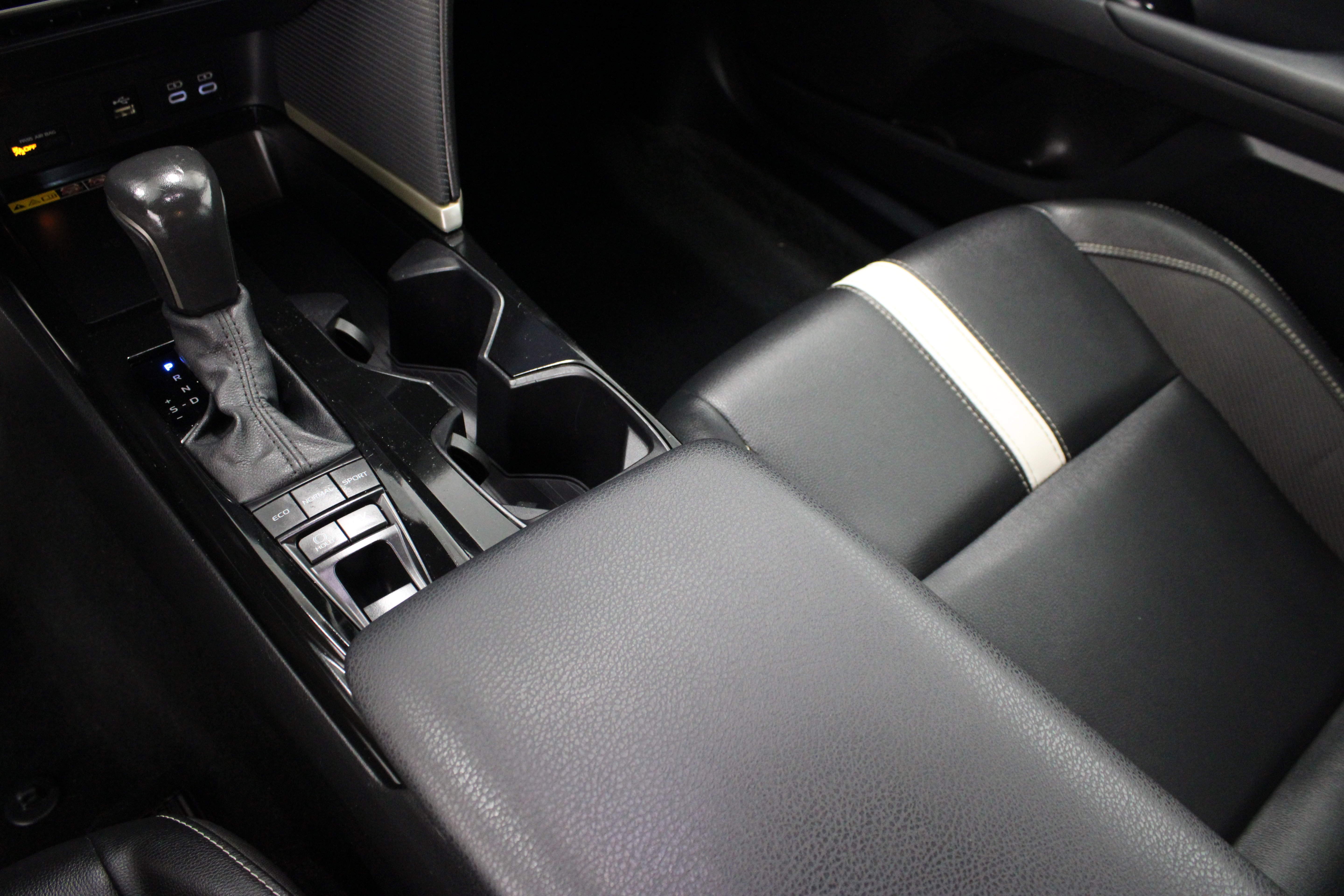Used 2025 Toyota Camry SE FWD image 17
