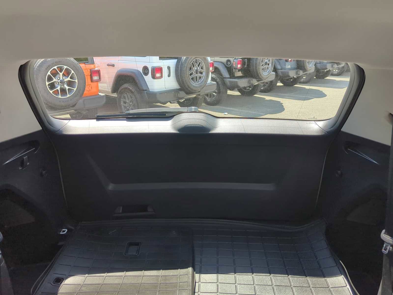 Used 2022 Volkswagen Atlas SEL AWD/4WD image 32