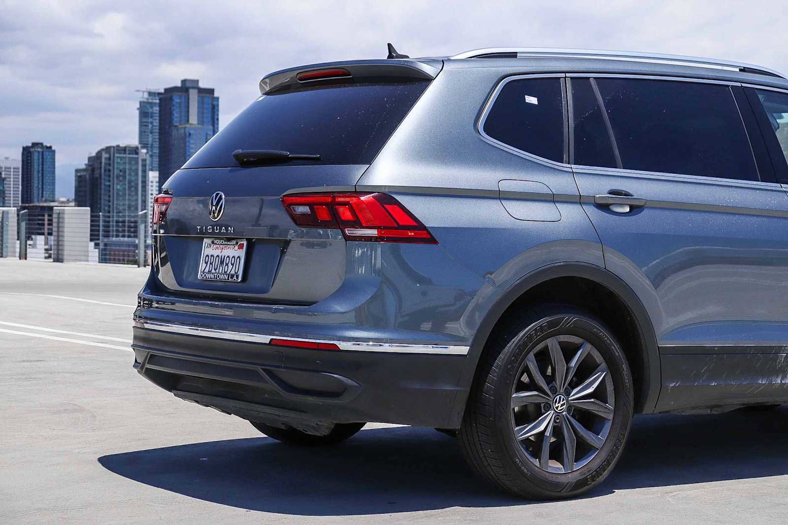 Used 2022 Volkswagen Tiguan SE FWD image 9