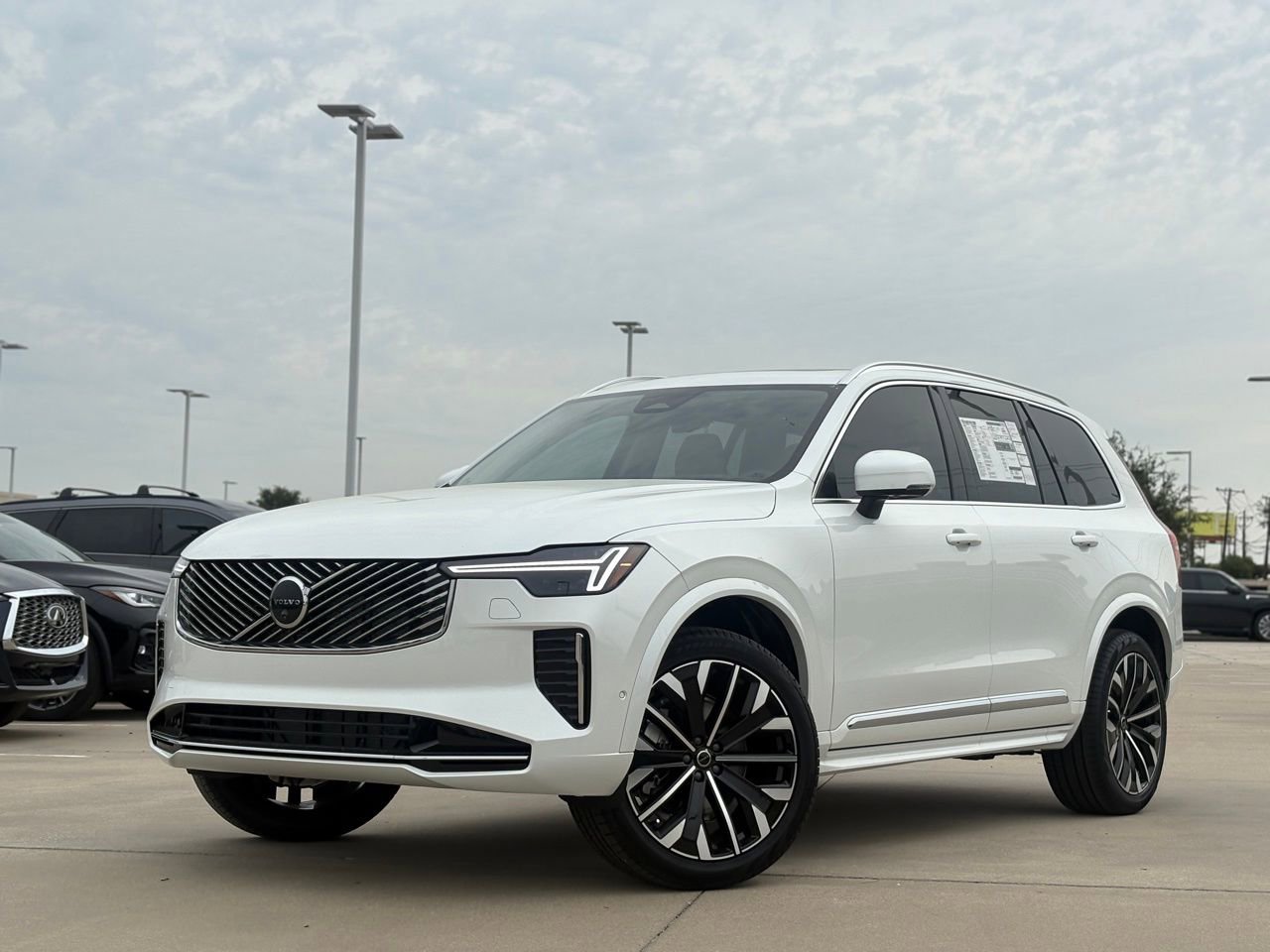 New 2026 Volvo XC90 B6 Ultra w/ Protection Package image 2