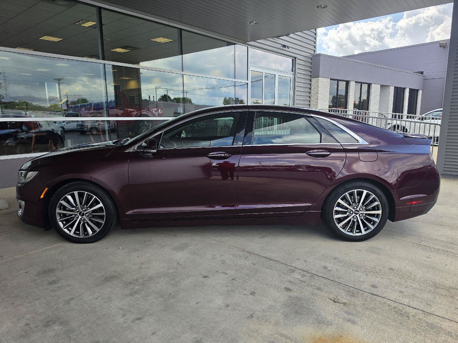 Used 2017 Lincoln MKZ Premiere FWD image 2