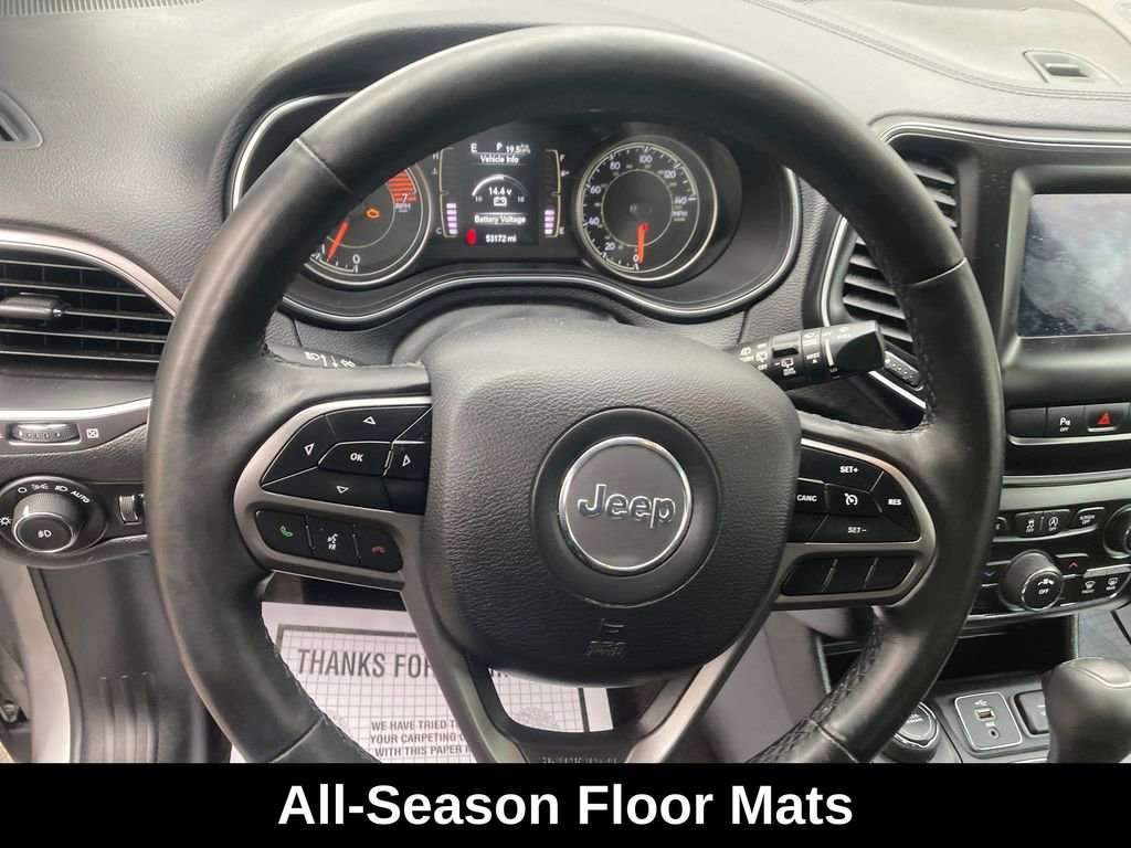 Used 2019 Jeep Cherokee Latitude Plus w/ Cold Weather Group AWD/4WD image 18