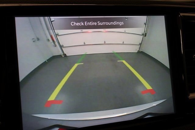 Used 2023 Chrysler Pacifica Touring-L FWD image 22