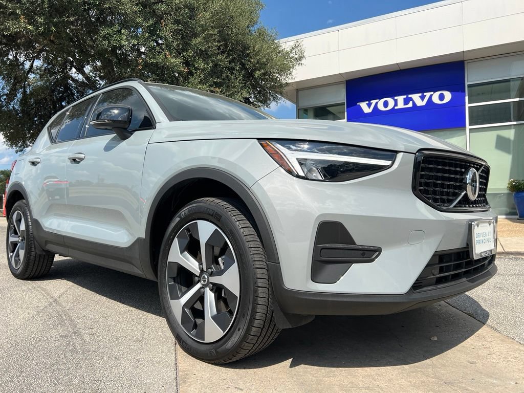 New 2026 Volvo XC40 B4 Core