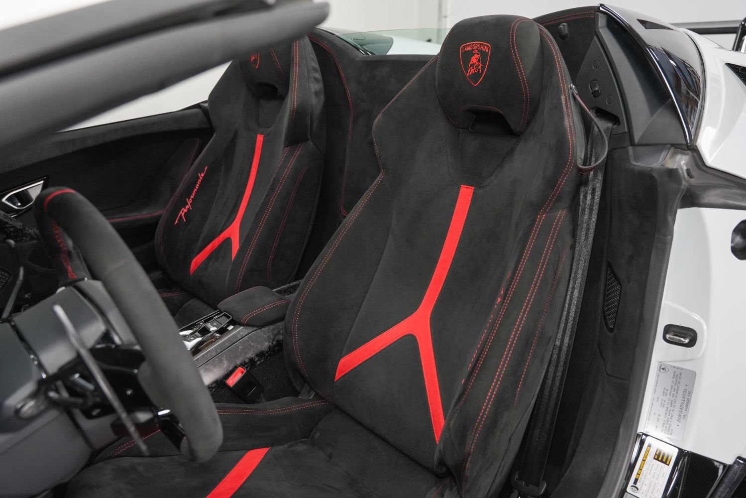 Used 2018 Lamborghini Huracan Performante AWD/4WD image 35