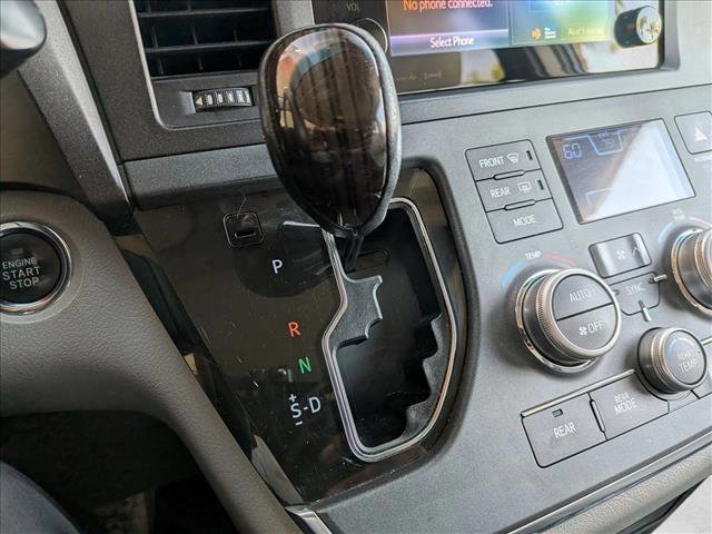 Used 2017 Toyota Sienna XLE FWD image 12